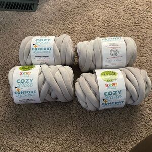 Gray Chunky Knit Yarn